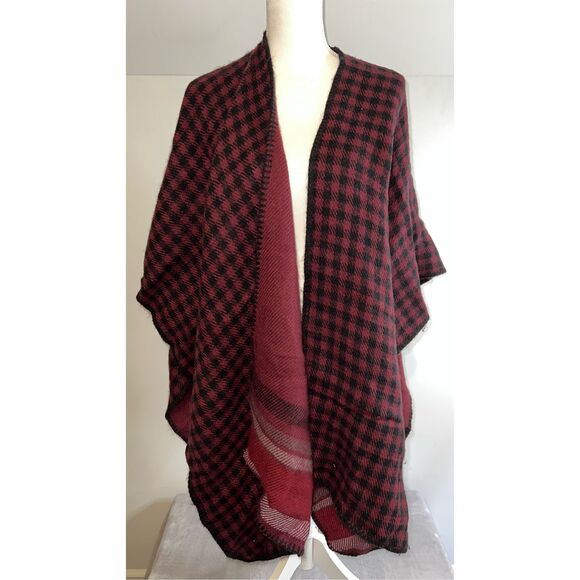Women’s Fleece Red Reversible Pocho Shrug OS - Picture 3 of 8